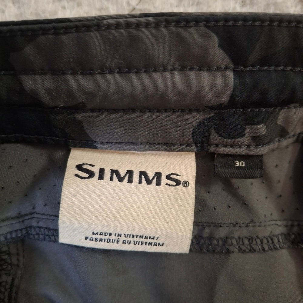 Simms Camo Board Shorts Mens 30 Gray Black Camouflage Cargo Stretch Fishing - Picture 3 of 9